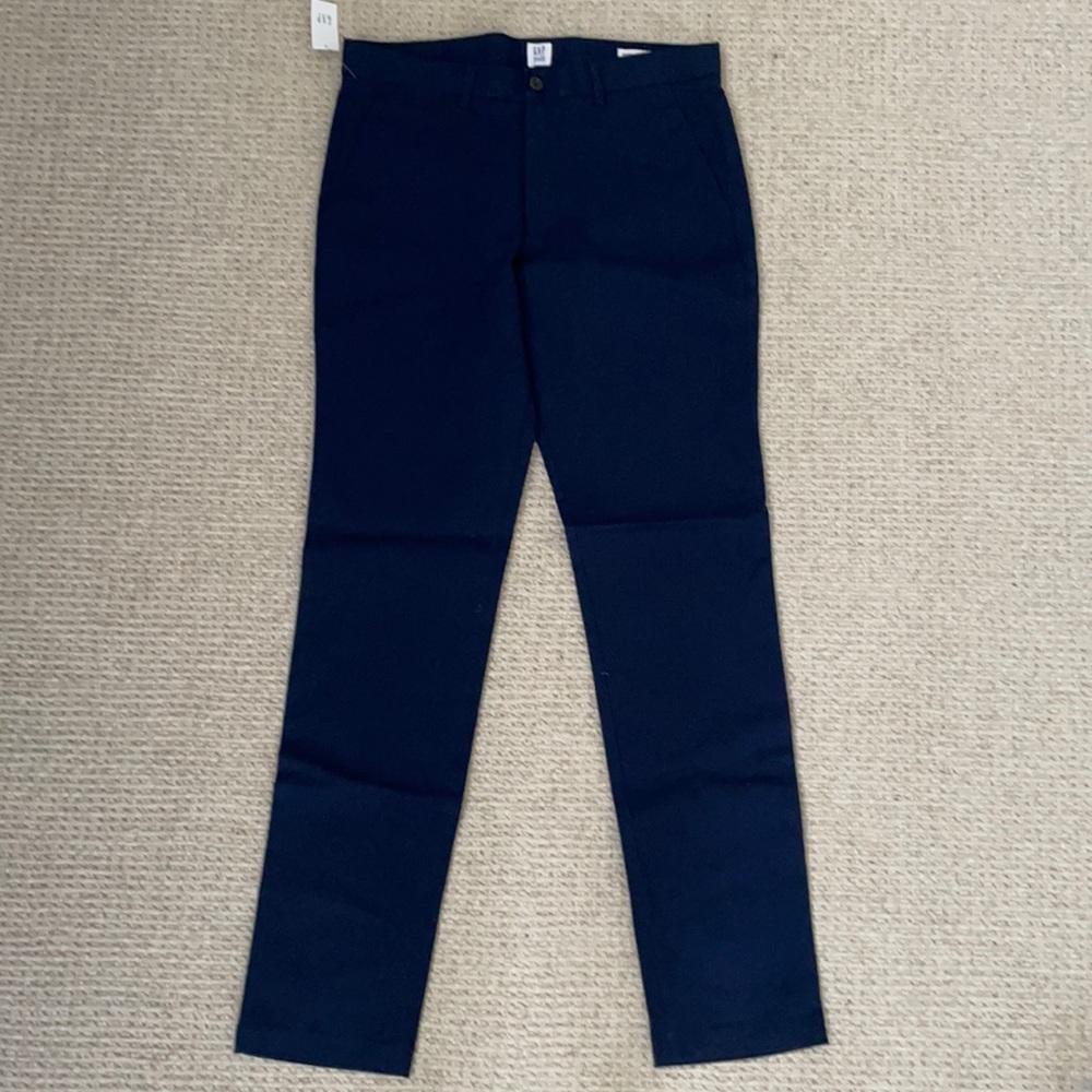NWT Modern Khakis in Slim Fit with GapFlex 31x34